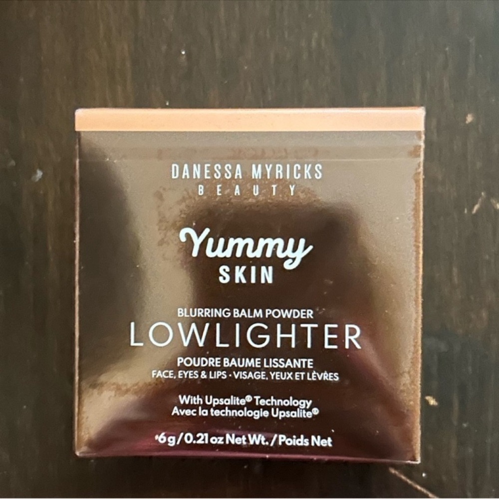 Danessa Myricks Beauty Yummy Skin Blurring Balm Powder Lowlighter